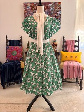 Green doggie Print Tie-Neck Midi Dress